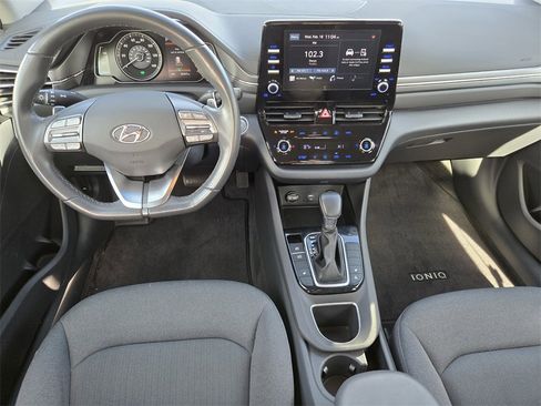 Used 2022 Hyundai Ioniq SE image 15