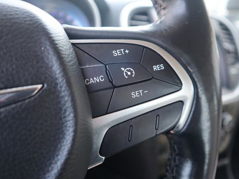 Used 2015 Chrysler 300 C w/ Light Group image 62