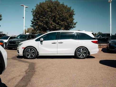Used 2018 Honda Odyssey Elite image 4