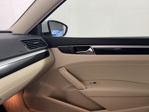 Used 2019 Volkswagen Passat 2.0T SE R-Line FWD image 12