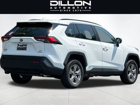 Used 2022 Toyota RAV4 LE AWD/4WD image 4