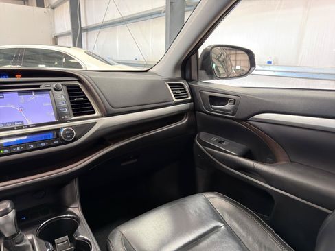 Used 2016 Toyota Highlander XLE FWD image 22