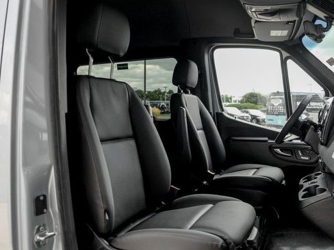 Used 2025 Mercedes-Benz Sprinter 2500 image 26
