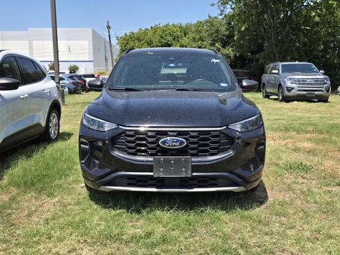 Used 2023 Ford Escape ST-Line FWD image 2
