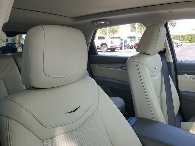Certified 2023 Cadillac XT5 Premium Luxury w/ LPO, Floor Liner Package AWD/4WD image 25
