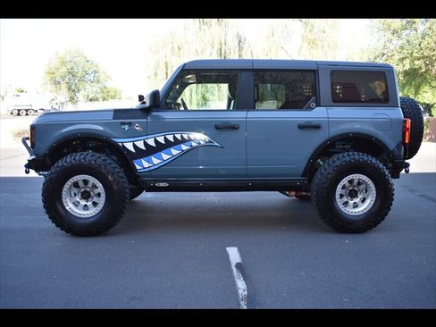 Used 2021 Ford Bronco Black Diamond image 4