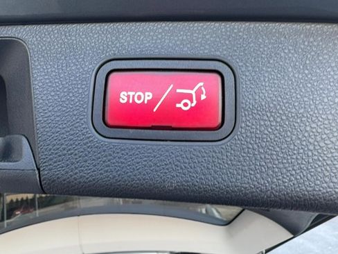 Used 2015 Mercedes-Benz GLK 350 4MATIC image 29