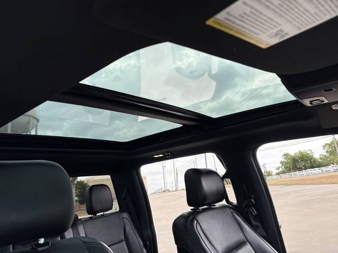Used 2016 Ford F150 Lariat w/ Equipment Group 502A Luxury AWD/4WD image 18
