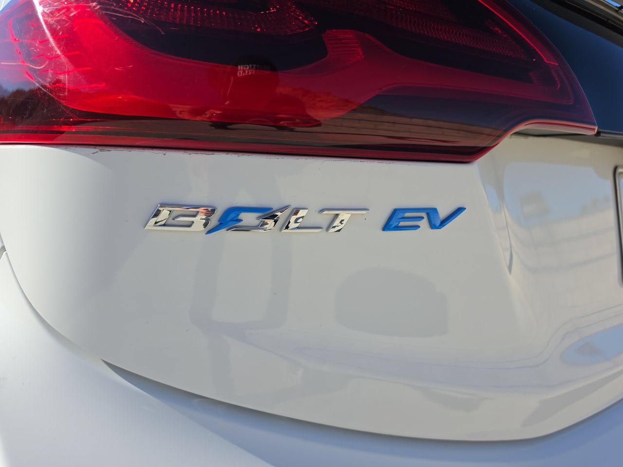 Used 2019 Chevrolet Bolt Premier w/ Infotainment Package FWD image 31