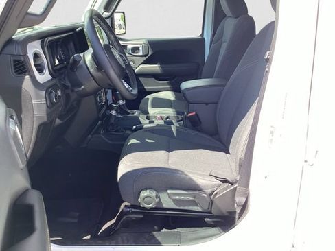 Certified 2025 Jeep Wrangler Unlimited Sahara AWD/4WD image 9