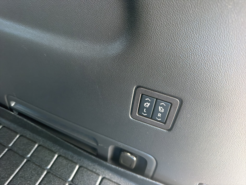 Used 2024 Chevrolet Traverse High Country AWD/4WD image 13