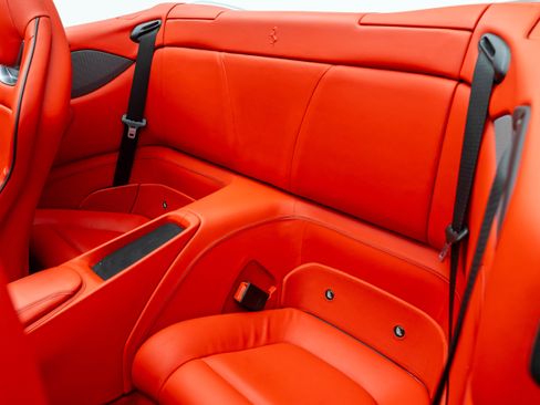 Certified 2019 Ferrari Portofino RWD image 33