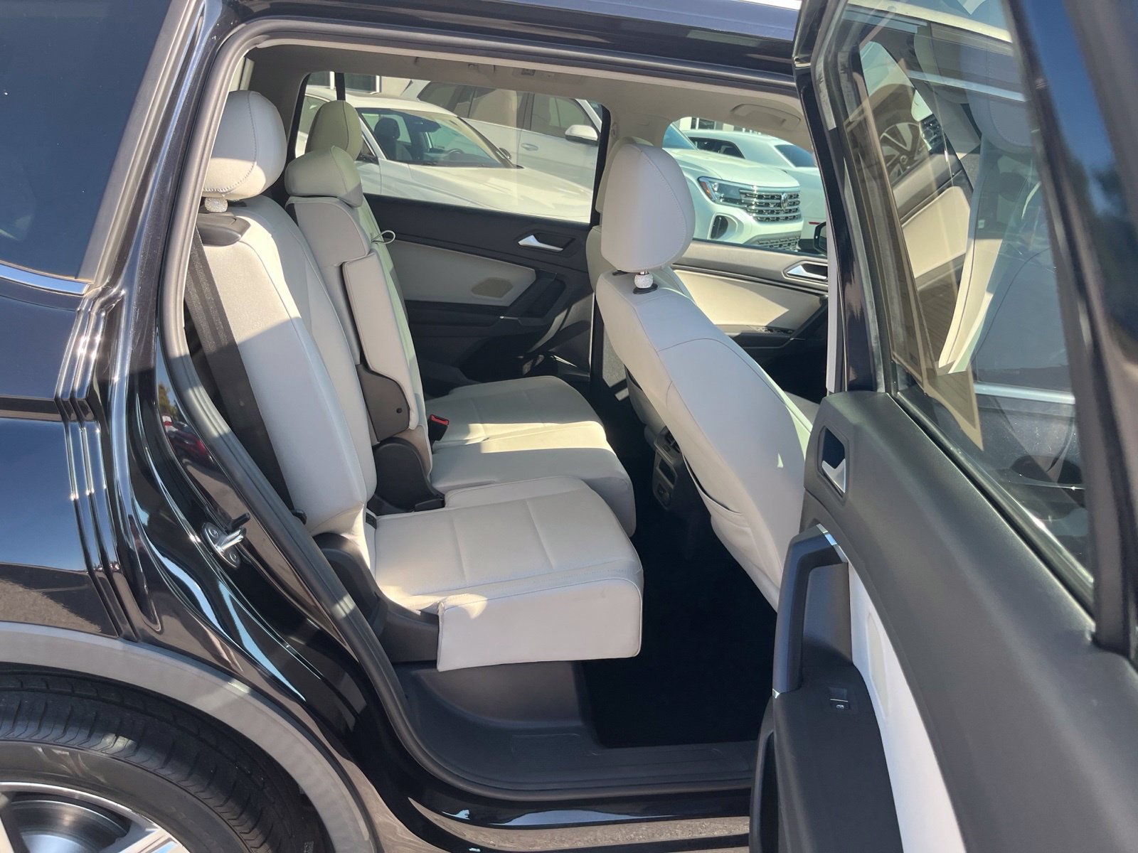 Used 2020 Volkswagen Tiguan SEL w/ 3rd Row Seat Package AWD/4WD image 30