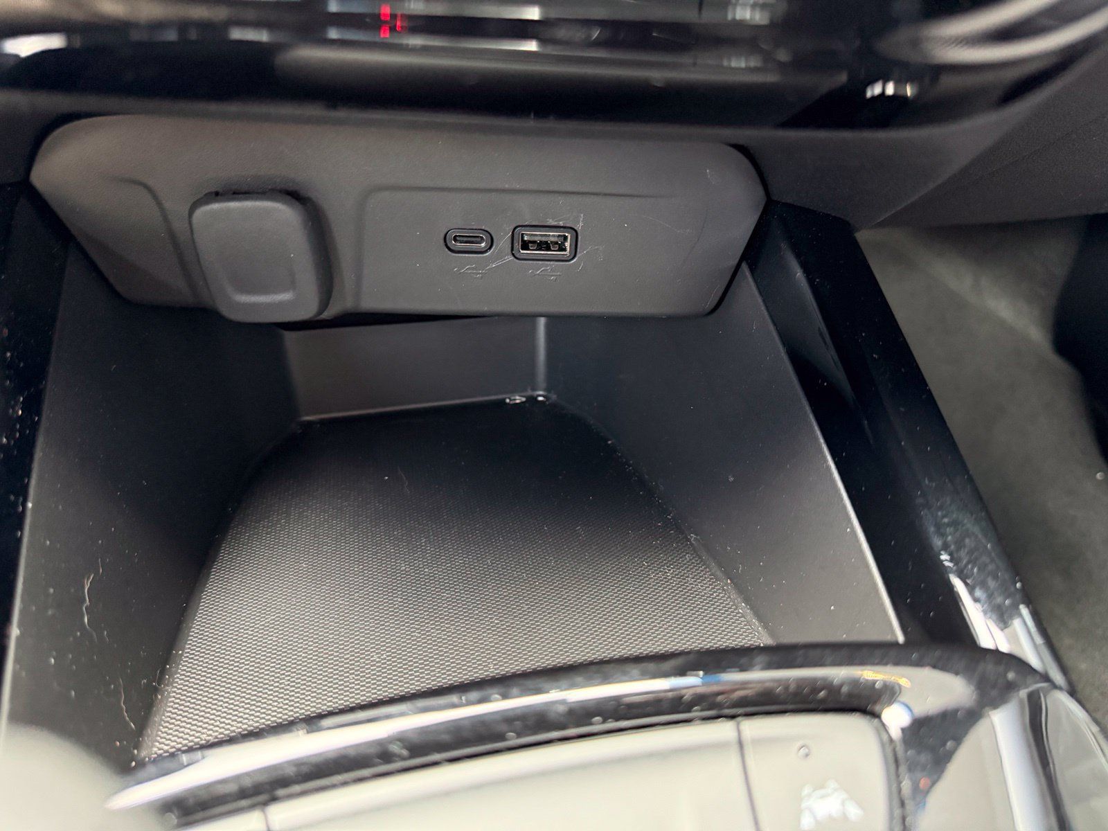 Used 2025 Chevrolet Trax LT FWD image 24