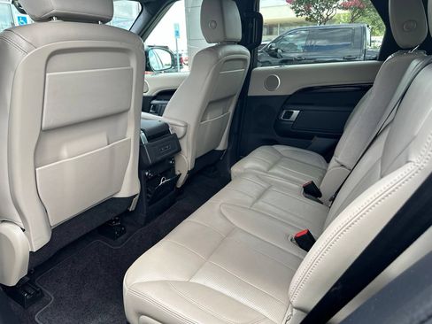 Used 2020 Land Rover Discovery SE AWD/4WD image 7