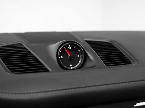 Used 2023 Porsche Cayenne Platinum Edition image 38