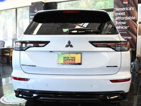 New 2026 Mitsubishi Outlander LE AWD/4WD image 13
