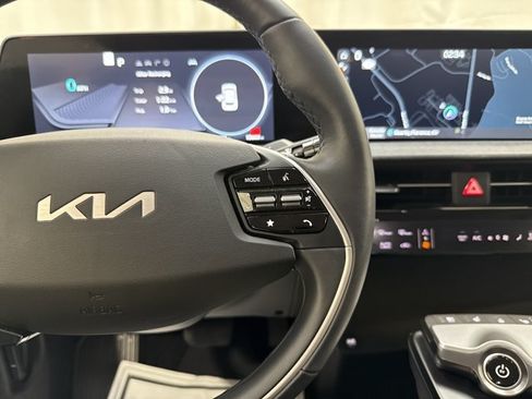 Certified 2024 Kia EV6 Wind w/ Wind Technology Package AWD/4WD image 18