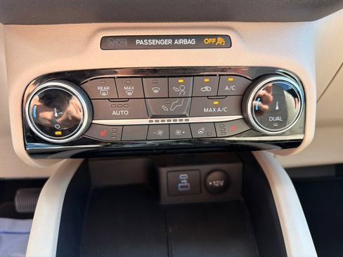 Used 2022 Ford Escape Titanium AWD/4WD image 24