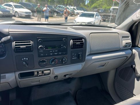 Used 2005 Ford F250 XLT AWD/4WD image 12
