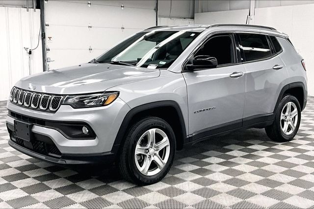 Used 2024 Jeep Compass Latitude AWD/4WD image 12