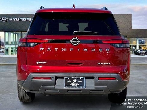 Used 2024 Nissan Pathfinder SV image 4
