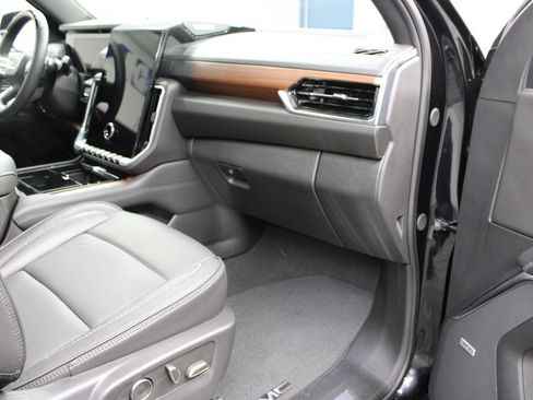 Used 2025 GMC Yukon Denali w/ Denali Reserve Package AWD/4WD image 42