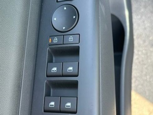 New 2026 Hyundai Kona SE image 12