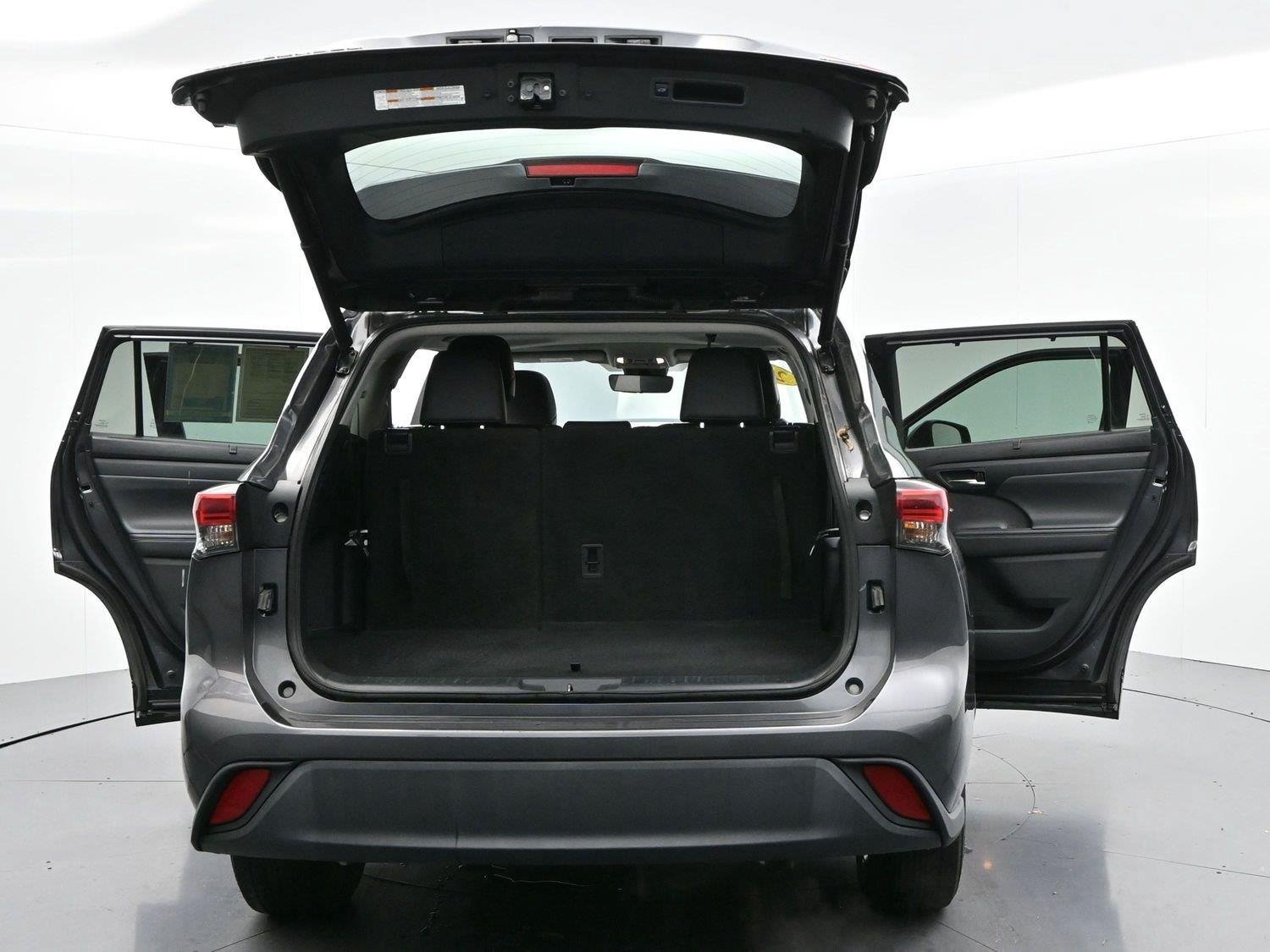 Used 2022 Toyota Highlander XLE FWD image 50