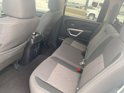 Used 2024 Nissan Titan SV w/ SV Convenience Package image 11