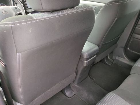 Used 2018 Mitsubishi Outlander ES AWD/4WD image 16