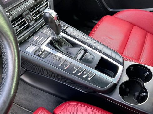 Used 2020 Porsche Macan Turbo image 18