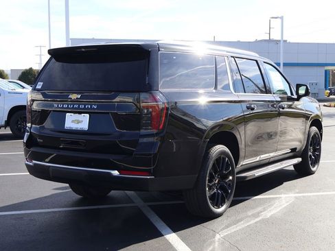 New 2026 Chevrolet Suburban LS image 8