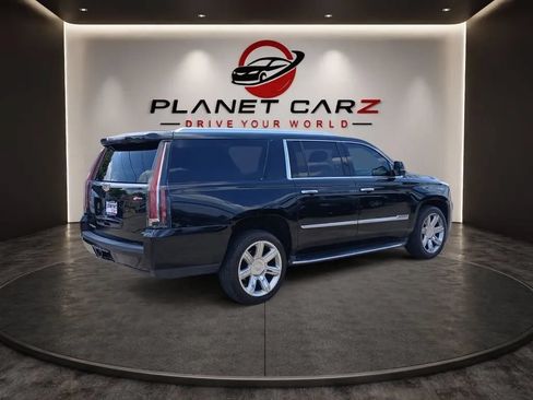 Used 2020 Cadillac Escalade ESV Luxury RWD image 5