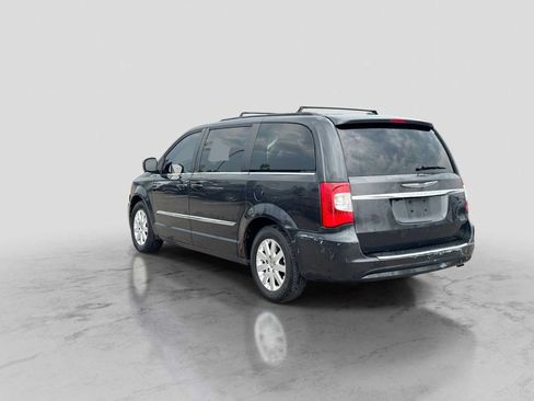 Used 2012 Chrysler Town & Country Touring w/ Entertainment Group #1 FWD image 3