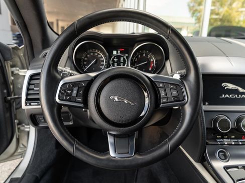 Used 2020 Jaguar F-TYPE Coupe image 10