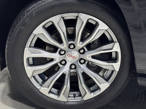 Used 2024 GMC Yukon Denali w/ Denali Reserve Package image 7