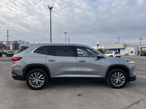 Used 2025 Buick Enclave Preferred image 8