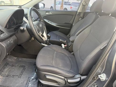Used 2013 Hyundai Accent SE FWD image 8