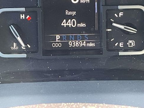 Used 2018 Toyota Tundra SR5 w/ SR5 Upgrade Package image 24