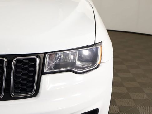 Used 2017 Jeep Grand Cherokee Laredo image 8