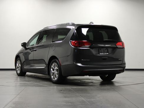 Used 2017 Chrysler Pacifica Limited FWD image 6