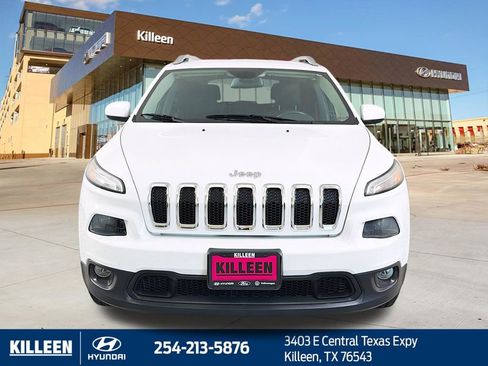 Used 2016 Jeep Cherokee Latitude w/ Comfort & Sound Group FWD image 2