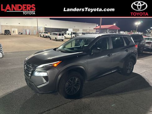 Used 2024 Nissan Rogue S image 1