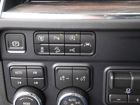 New 2026 Chevrolet Suburban Premier image 38