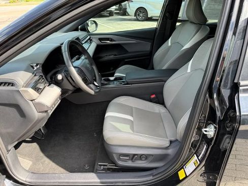 Used 2025 Toyota Camry SE w/ Convenience Package FWD image 12