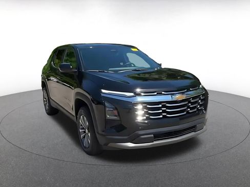 Used 2025 Chevrolet Equinox LT FWD image 3