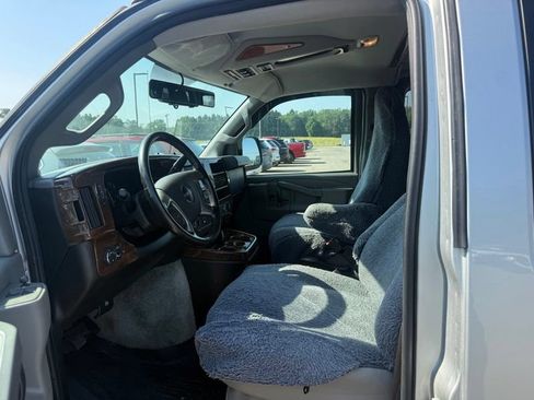 Used 2017 GMC Savana 2500 RWD image 10