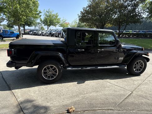 Used 2021 Jeep Gladiator Overland AWD/4WD image 8