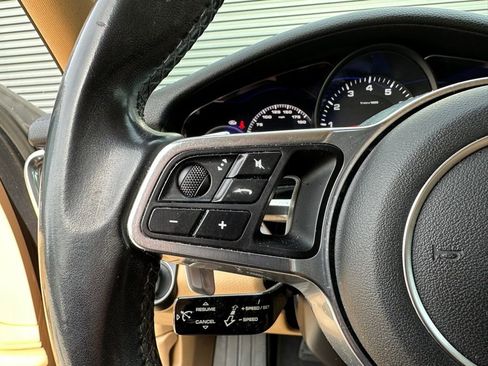 Used 2018 Porsche Panamera image 17